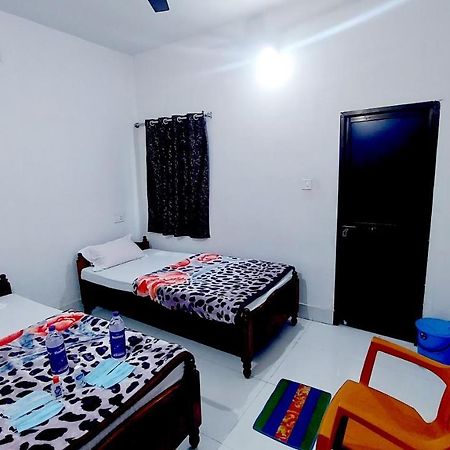 Nilam Guest House Bodh Gaya Buitenkant foto