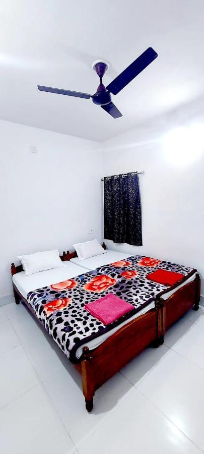 Nilam Guest House Bodh Gaya Buitenkant foto