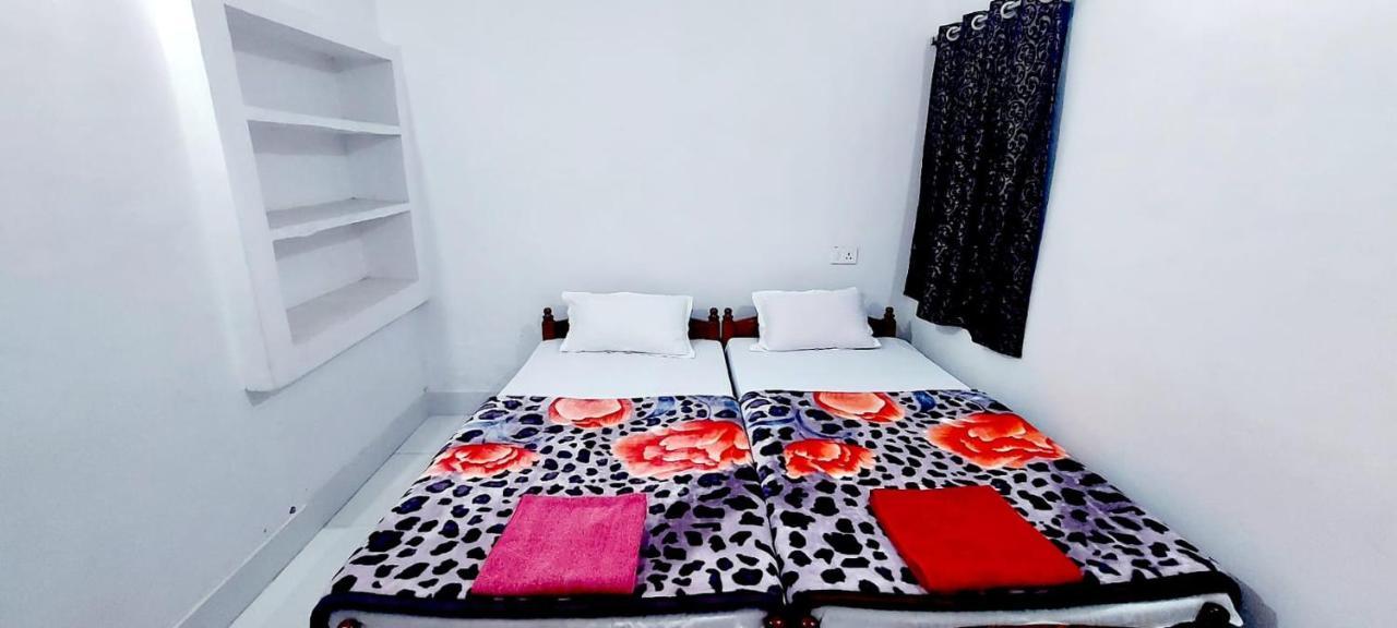 Nilam Guest House Bodh Gaya Buitenkant foto