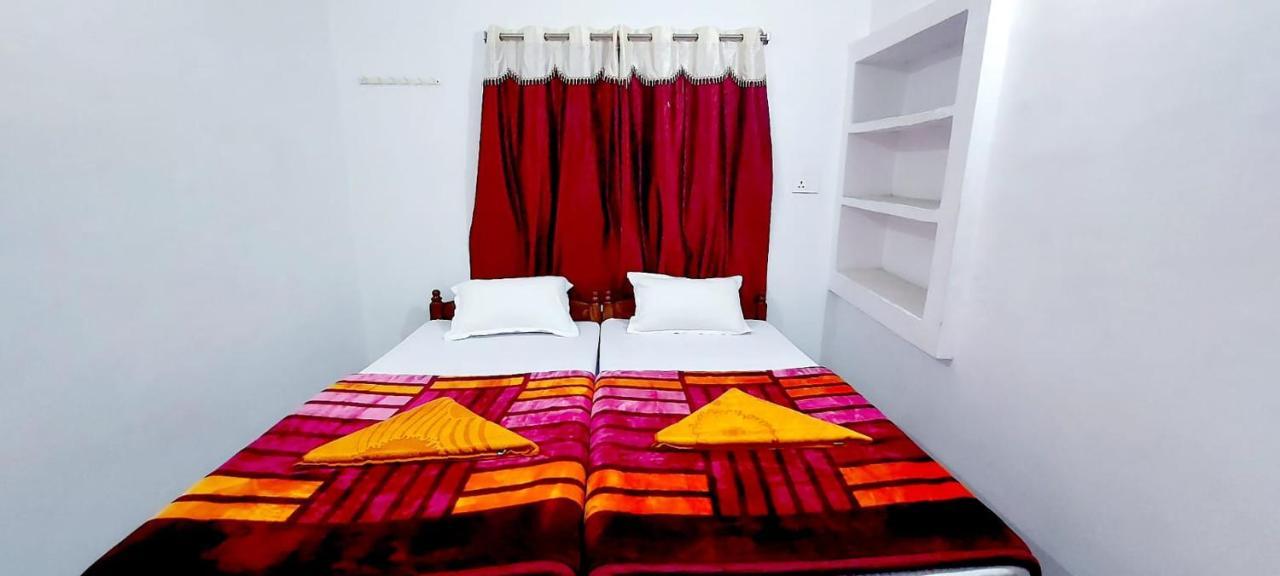 Nilam Guest House Bodh Gaya Buitenkant foto
