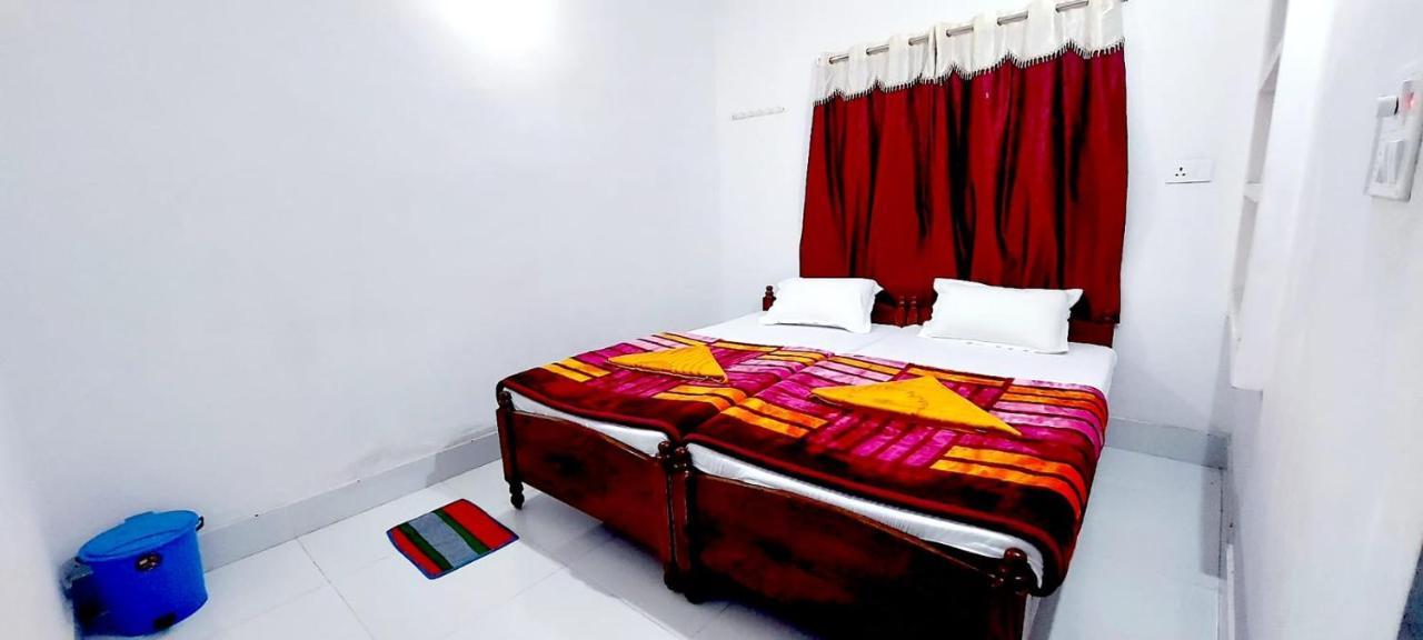 Nilam Guest House Bodh Gaya Buitenkant foto